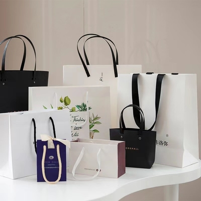 Niestandardowe luksusowe kosmetyczne torby papierowe Odzież Torby na zakupy z uchwytami